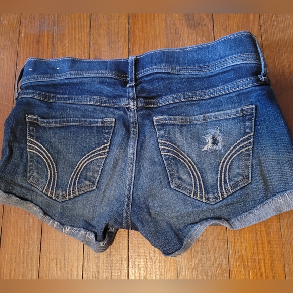 Hollister Shorts - Picture 2 of 3